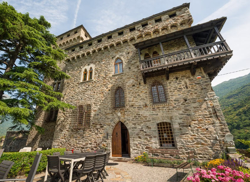 Castello di Montestrutto, Italy